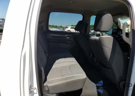 2019 Ram 1500 Big Horn/Lone Star из США, поврежденный, VIN 1C6RREFT2KN770449